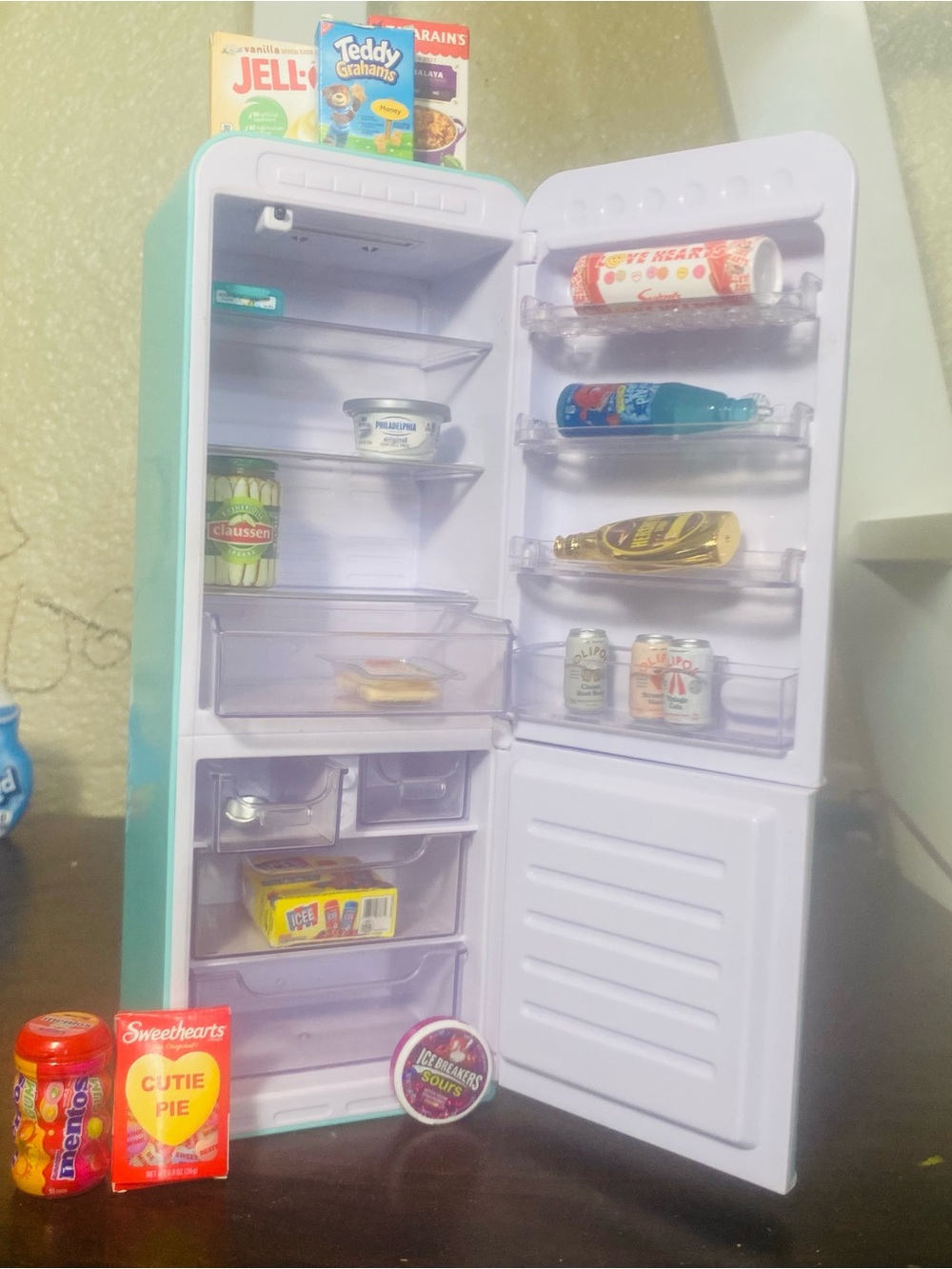Zuru Mini Brands Fridge Plus 15 Accessories Gold Hershey’s Soda Candy